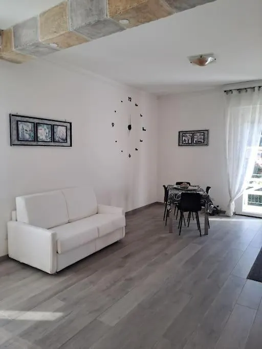 Relax1 Apartment Romito Magra 0*,